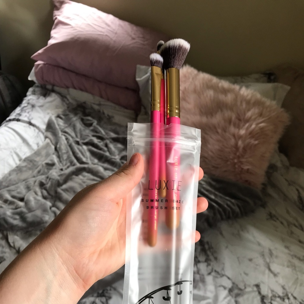 Set of Luxie brushes
